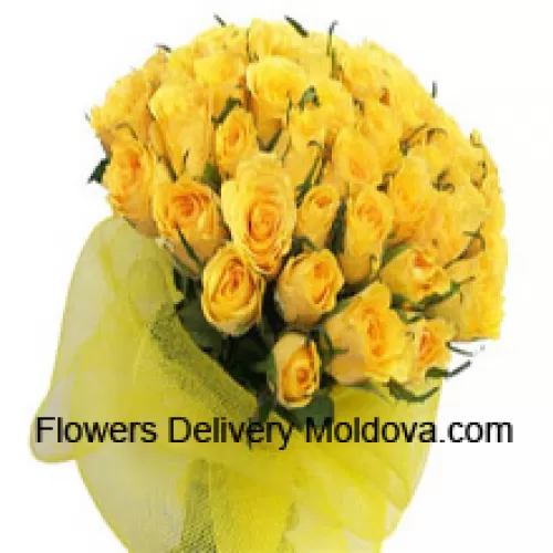 Bouquet de 37 roses jaunes avec des remplisseurs saisonniers