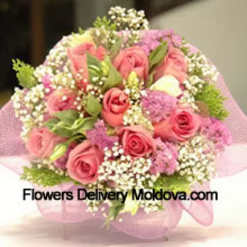 Bouquet de 11 roses roses avec des remplisseurs