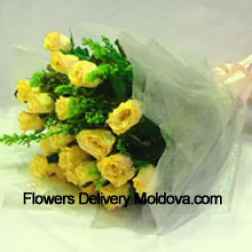 Bouquet de 11 roses jaunes avec des garnitures saisonnières