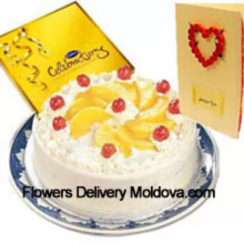Gâteau à l'ananas de 1 kg, une boîte de célébration Cadbury et une carte de vœux gratuite